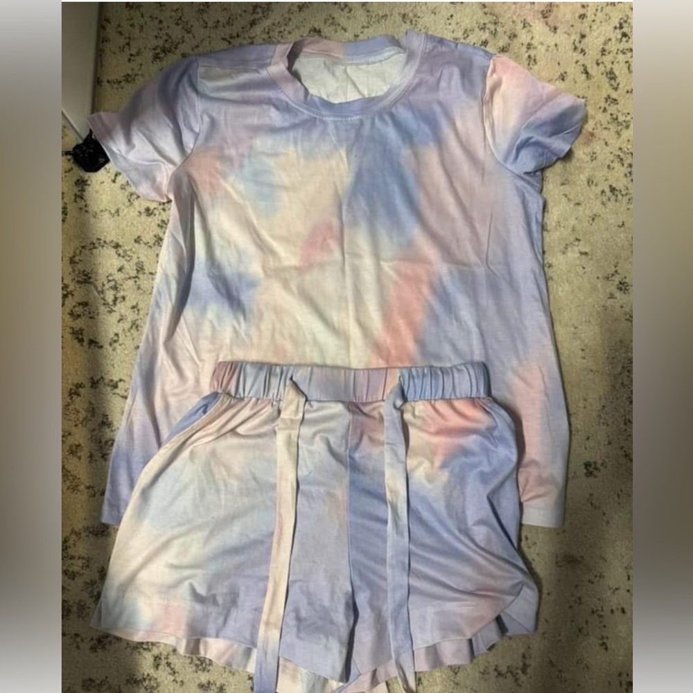 New. Size small. Tie-Dye Short Sleeve Shorts lounge set